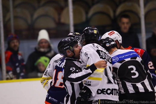 Photo hockey Division 2 - Division 2 : 5ème journée : Clermont-Ferrand vs Roanne - Un réveil tardif pas vraiment salvateur Photo hockey Division 2 - Division 2 : 5ème journée : Clermont-Ferrand vs Roanne - Un réveil tardif pas vraiment salvateur