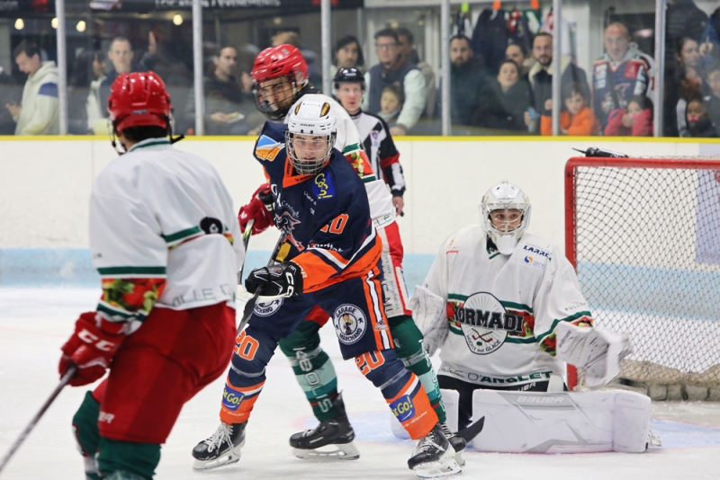 Photo hockey Division 2 - Division 2 : 6ème journée : Clermont-Ferrand vs Anglet II - Les Sangliers mordent fort : Clermont terrasse Anglet 9 à 3 !