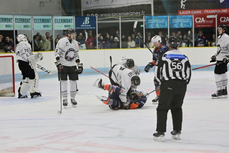 Photo hockey Division 2 - Division 2 : 8ème journée : Clermont-Ferrand vs Toulouse-Blagnac - Clermont VS Toulouse : Duel jusqu