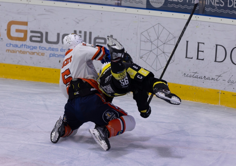 Photo hockey Division 2 - Division 2 : 9ème journée : Roanne vs Clermont-Ferrand - Roanne plus rusé que Clermont