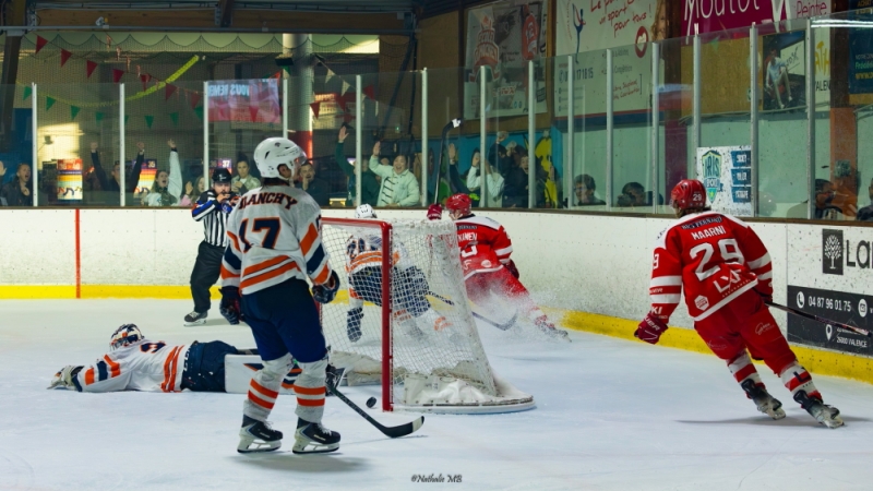Photo hockey Division 2 - Division 2 - Finale - Match 4 : Valence vs Montpellier  - D2 FINALE M4 - Valence est champion avec les manières