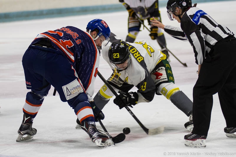 Photo hockey Division 2 - Division 2 : playoff, demi finale, match 1 : Clermont-Ferrand vs Chambéry - Clermont se fait peur mais s Photo hockey Division 2 - Division 2 : playoff, demi finale, match 1 : Clermont-Ferrand vs Chambéry - Clermont se fait peur mais s