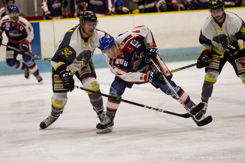Photo hockey Division 2 - Division 2 : playoff, demi finale, match 1 : Clermont-Ferrand vs Chambéry - Clermont se fait peur mais s Photo hockey Division 2 - Division 2 : playoff, demi finale, match 1 : Clermont-Ferrand vs Chambéry - Clermont se fait peur mais s