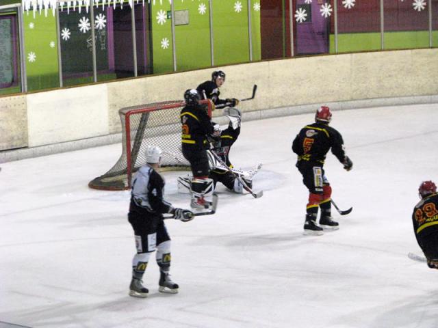Photo hockey Division 3 - D3 : 11ème journée : Besançon vs Briançon II - Sanction sévère Photo hockey Division 3 - D3 : 11ème journée : Besançon vs Briançon II - Sanction sévère