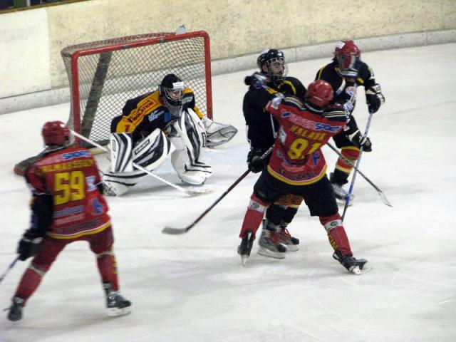 Photo hockey Division 3 - D3 : 7ème journée : Besançon vs Morzine-Avoriaz II - On retiendra la victoire Photo hockey Division 3 - D3 : 7ème journée : Besançon vs Morzine-Avoriaz II - On retiendra la victoire