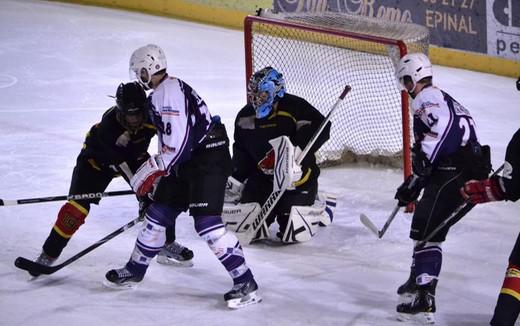Photo hockey Division 3 - D3 : journée du 15/02/2014 : Epinal  vs Besançon - Les Dauphins submergent les Aigles 