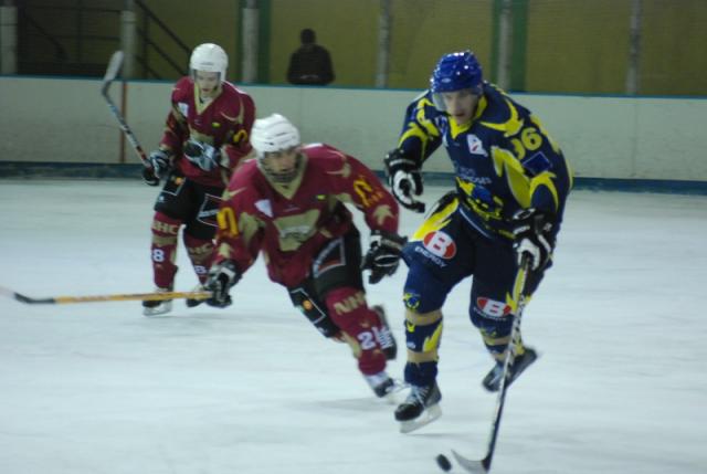 Photo hockey Division 3 - D3 - Play Off : Limoges vs Niort - Les Taureaux de Feu déroulent contre Niort Photo hockey Division 3 - D3 - Play Off : Limoges vs Niort - Les Taureaux de Feu déroulent contre Niort