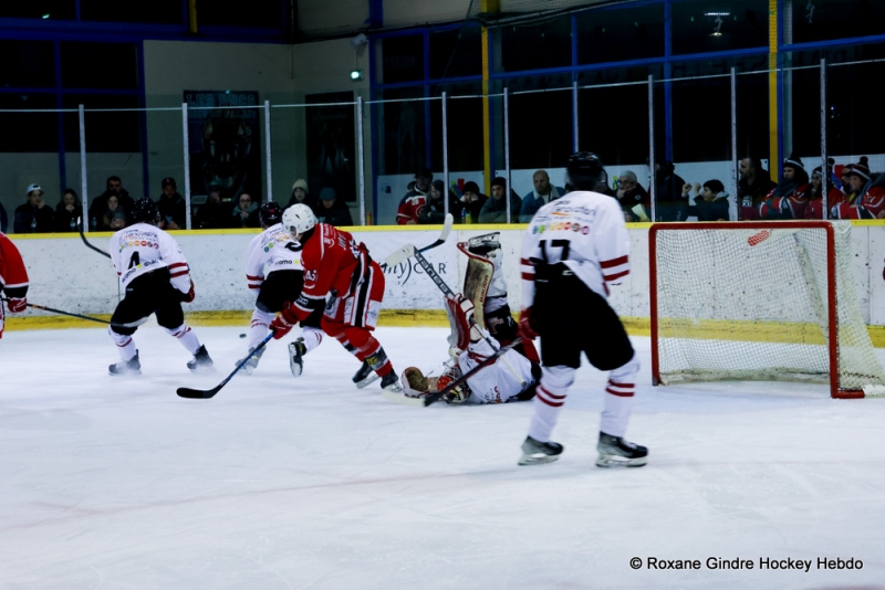 Photo hockey Division 3 - Division 3 - 18ème journée : Dijon  vs Briançon II - Messire le Duc abat le Diable