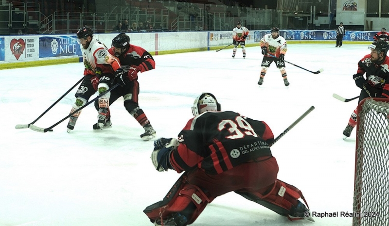 Photo hockey Division 3 - Division 3 : 8ème journée : Nice II vs Nimes - les Aigles trop forts pour les Krokos