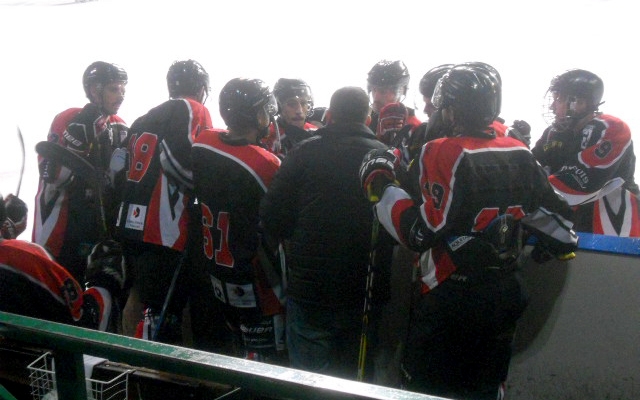 Photo hockey Division 3 - Division 3 - Bordeaux II - Poitiers : Gros coup d\ Photo hockey Division 3 - Division 3 - Bordeaux II - Poitiers : Gros coup d\