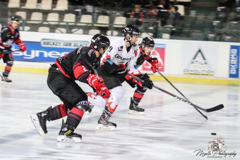 Photo hockey Division 3 - Division 3 : journées 15-16 décembre 2018 : Bordeaux II vs Poitiers - Boxers dominateurs mais battus Photo hockey Division 3 - Division 3 : journées 15-16 décembre 2018 : Bordeaux II vs Poitiers - Boxers dominateurs mais battus
