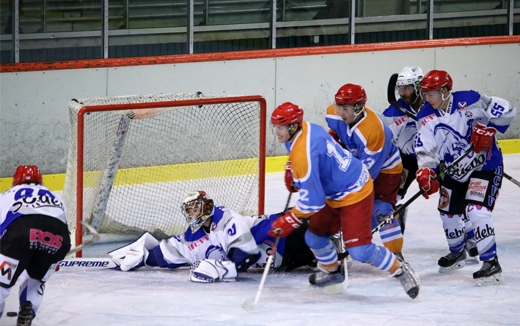 Photo hockey Hockey en France - : Annecy vs Courchevel-Méribel-Pralognan - Le Chevalier touche le Graal ! Photo hockey Hockey en France - : Annecy vs Courchevel-Méribel-Pralognan - Le Chevalier touche le Graal !