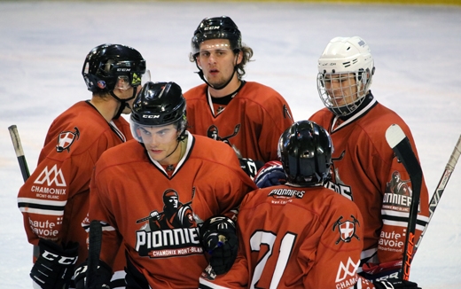 Photo hockey Hockey en France - : Courchevel-Méribel-Pralognan vs Chamonix - Le 7-4 pour Chamonix Photo hockey Hockey en France - : Courchevel-Méribel-Pralognan vs Chamonix - Le 7-4 pour Chamonix