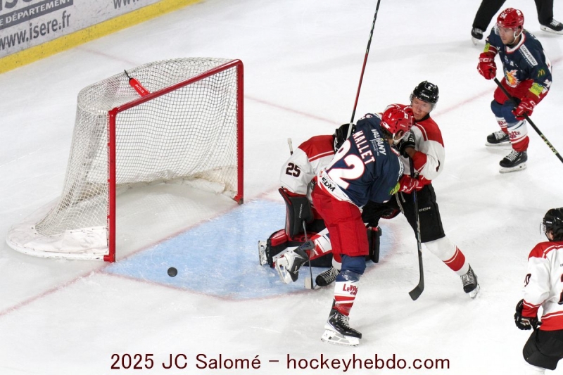 Photo hockey Hockey en France -  : Grenoble  vs Chamonix  - Reprise du hockey à Pôle Sud