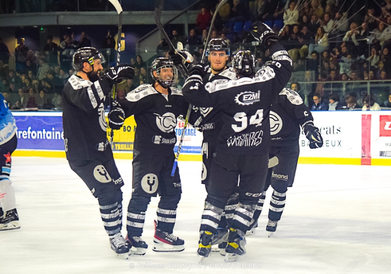 Photo hockey Hockey en France - : Nantes vs Tours - Nantes s’impose nettement face aux remparts de Tours Photo hockey Hockey en France - : Nantes vs Tours - Nantes s’impose nettement face aux remparts de Tours