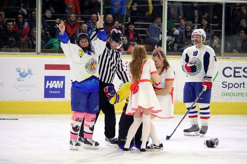 Photo hockey Hockey en France - Hockey en France - Français et Suédois de Chamonix pour la bonne cause Photo hockey Hockey en France - Hockey en France - Français et Suédois de Chamonix pour la bonne cause