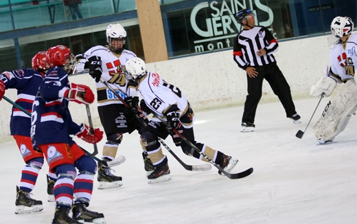 Photo hockey Hockey Mineur - Hockey Mineur - 1/2 finale U15 : Une entrée en matière disputée Photo hockey Hockey Mineur - Hockey Mineur - 1/2 finale U15 : Une entrée en matière disputée