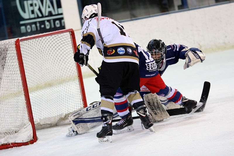 Photo hockey Hockey Mineur - Hockey Mineur - 1/2 finale U15 : Une entrée en matière disputée Photo hockey Hockey Mineur - Hockey Mineur - 1/2 finale U15 : Une entrée en matière disputée