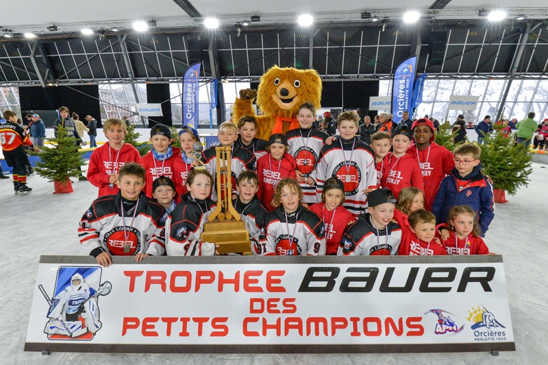 Photo hockey Hockey Mineur - Hockey Mineur : Gap (Association Promotion du Hockey sur glace) - Retour du Trophée Bauer des Petits Champions Photo hockey Hockey Mineur - Hockey Mineur : Gap (Association Promotion du Hockey sur glace) - Retour du Trophée Bauer des Petits Champions