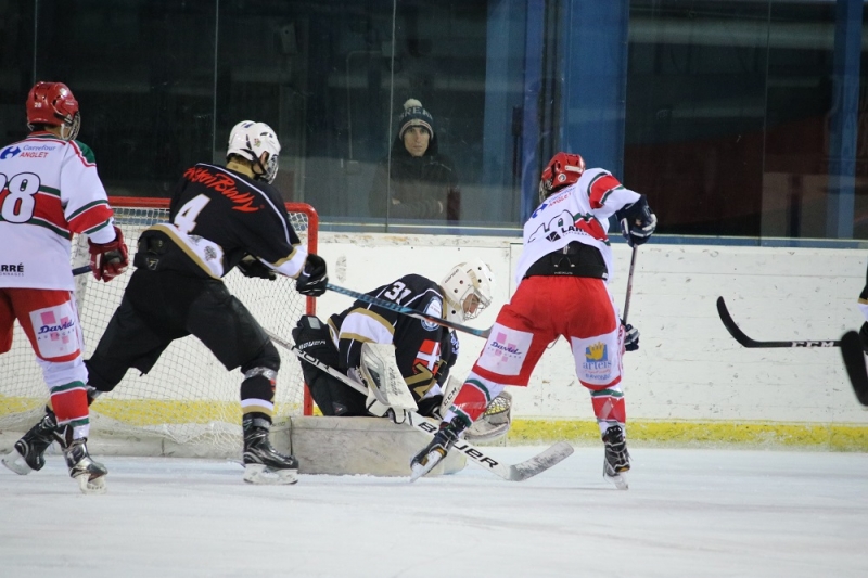 Photo hockey Hockey Mineur - Hockey Mineur - U20 Elite : Rude combat Photo hockey Hockey Mineur - Hockey Mineur - U20 Elite : Rude combat