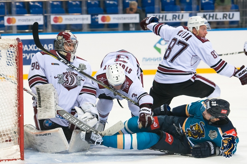 Photo hockey KHL - Kontinental Hockey League - KHL - Kontinental Hockey League - KHL : Agilité féline Photo hockey KHL - Kontinental Hockey League - KHL - Kontinental Hockey League - KHL : Agilité féline