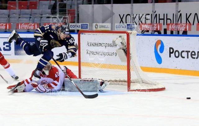 Photo hockey KHL - Kontinental Hockey League - KHL - Kontinental Hockey League - KHL : Il est souffrance mais délivrance