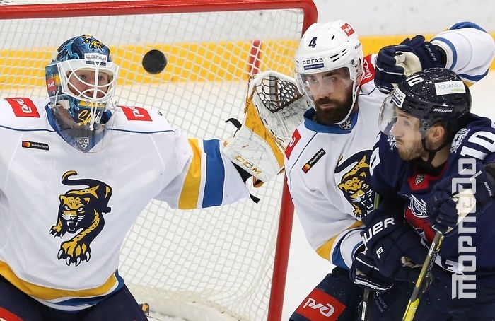 Photo hockey KHL - Kontinental Hockey League - KHL - Kontinental Hockey League - KHL : Le Cerf sème le Leopard