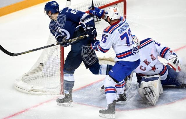 Photo hockey KHL - Kontinental Hockey League - KHL - Kontinental Hockey League - KHL : Matraqués par les policiers