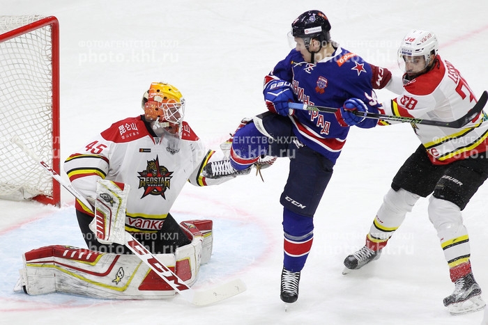 Photo hockey KHL - Kontinental Hockey League - KHL - Kontinental Hockey League - KHL : Pas de soucis pour le t么lier Photo hockey KHL - Kontinental Hockey League - KHL - Kontinental Hockey League - KHL : Pas de soucis pour le t么lier