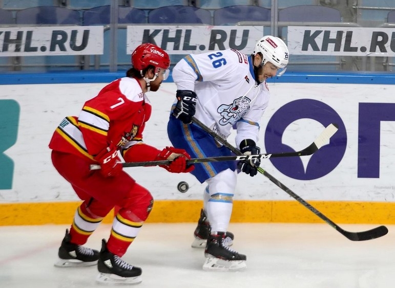 Photo hockey KHL - Kontinental Hockey League - KHL - Kontinental Hockey League - KHL : Serré