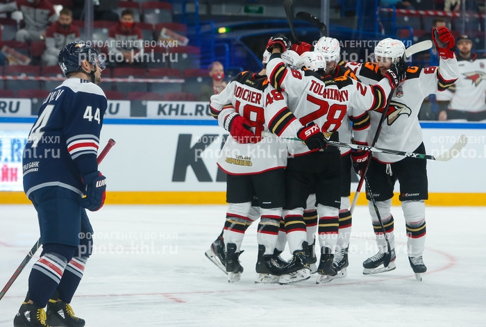 Photo hockey KHL - Kontinental Hockey League - KHL - Kontinental Hockey League - KHL : Seul en tête