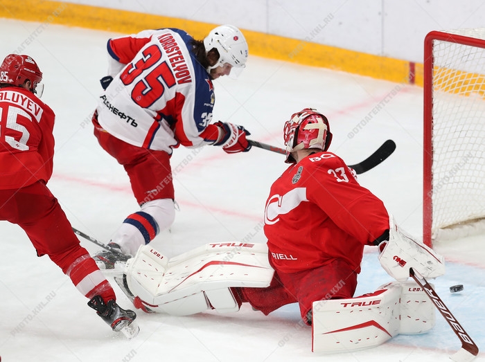 Photo hockey KHL - Kontinental Hockey League ARCHIVES - KHL - Kontinental Hockey League ARCHIVES - KHL : Et de trois !