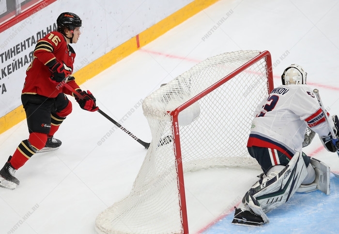 Photo hockey KHL - Kontinental Hockey League ARCHIVES - KHL - Kontinental Hockey League ARCHIVES - KHL : Lutte acharnée