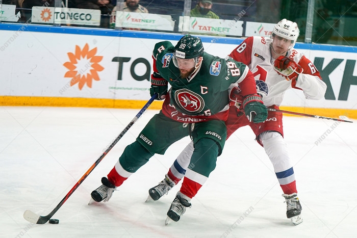 Photo hockey KHL - Kontinental Hockey League ARCHIVES - KHL - Kontinental Hockey League ARCHIVES - KHL : Un bien joli duel