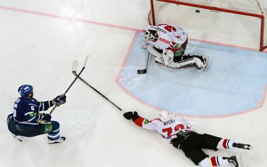 Photo hockey KHL - Kontinental Hockey League ARCHIVES - KHL - Kontinental Hockey League ARCHIVES - Les policiers ouvrent le bal Photo hockey KHL - Kontinental Hockey League ARCHIVES - KHL - Kontinental Hockey League ARCHIVES - Les policiers ouvrent le bal