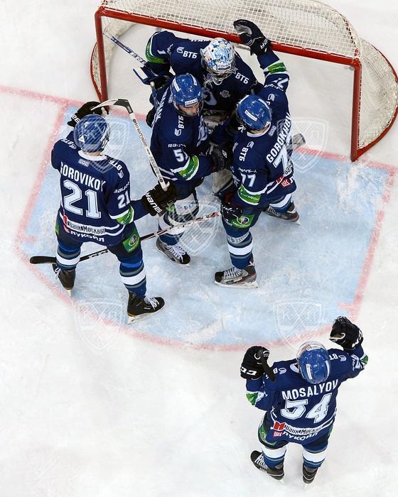 Photo hockey KHL - Kontinental Hockey League ARCHIVES - KHL - Kontinental Hockey League ARCHIVES - Les policiers ouvrent le bal Photo hockey KHL - Kontinental Hockey League ARCHIVES - KHL - Kontinental Hockey League ARCHIVES - Les policiers ouvrent le bal