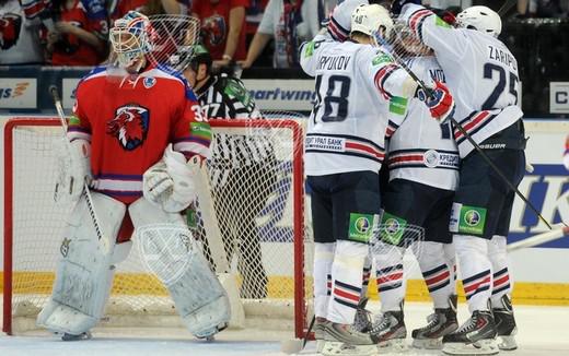 Photo hockey KHL - Kontinental Hockey League ARCHIVES - KHL - Kontinental Hockey League ARCHIVES - Un bon coup de marteau Photo hockey KHL - Kontinental Hockey League ARCHIVES - KHL - Kontinental Hockey League ARCHIVES - Un bon coup de marteau