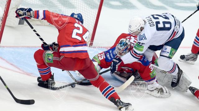 Photo hockey KHL - Kontinental Hockey League ARCHIVES - KHL - Kontinental Hockey League ARCHIVES - Un bon coup de marteau Photo hockey KHL - Kontinental Hockey League ARCHIVES - KHL - Kontinental Hockey League ARCHIVES - Un bon coup de marteau