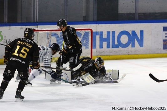 Photo hockey Ligue Magnus - Coupe de France - 1/2 de Finale : Rouen vs Angers - Tempête Angevine sur l’île Lacroix. Photo hockey Ligue Magnus - Coupe de France - 1/2 de Finale : Rouen vs Angers - Tempête Angevine sur l’île Lacroix.
