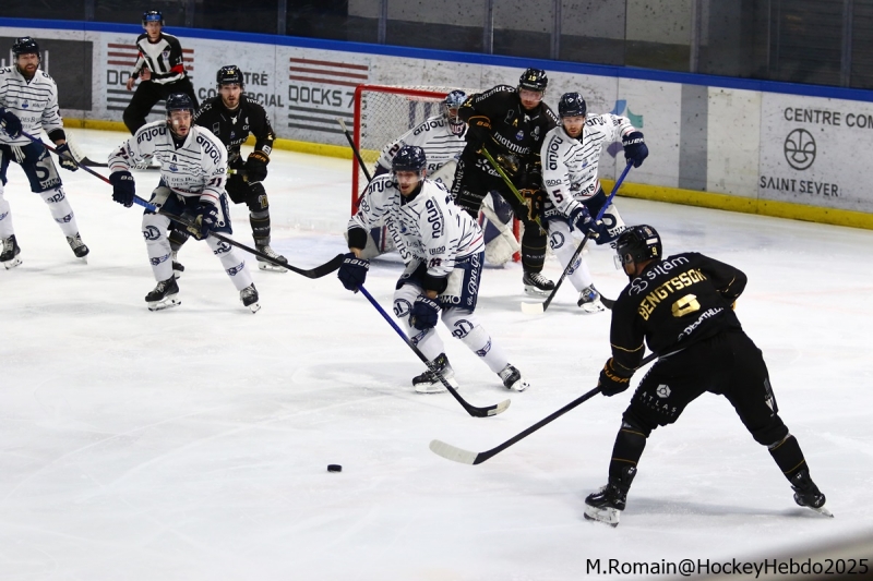 Photo hockey Ligue Magnus - Coupe de France - 1/2 de Finale : Rouen vs Angers - Tempête Angevine sur l’île Lacroix. Photo hockey Ligue Magnus - Coupe de France - 1/2 de Finale : Rouen vs Angers - Tempête Angevine sur l’île Lacroix.