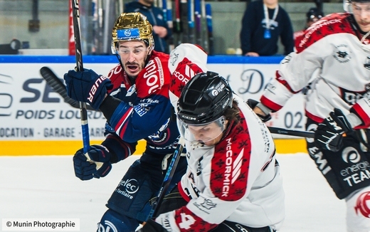Photo hockey Ligue Magnus - Ligue Magnus  : 17ème journée : Angers  vs Amiens  - Angers déroule devant Amiens