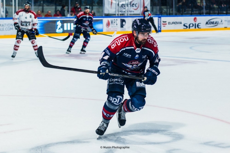 Photo hockey Ligue Magnus - Ligue Magnus  : 17ème journée : Angers  vs Amiens  - Angers déroule devant Amiens