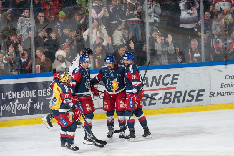 Photo hockey Ligue Magnus - Ligue Magnus  : 19ème journée : Grenoble  vs Amiens  - Amiens prend l’eau à Pôle Sud
