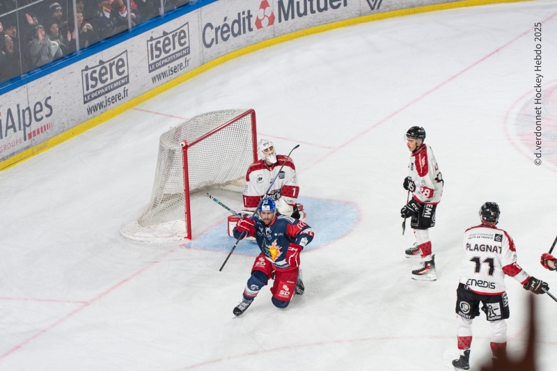 Photo hockey Ligue Magnus - Ligue Magnus  : 19ème journée : Grenoble  vs Amiens  - Amiens prend l’eau à Pôle Sud