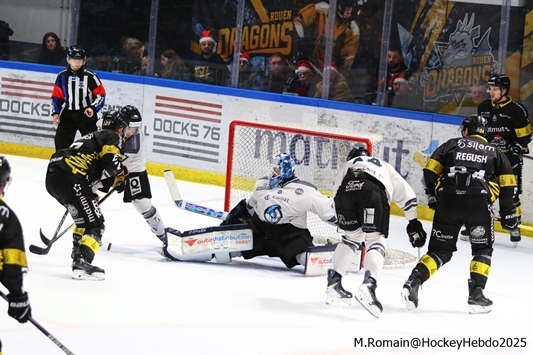 Photo hockey Ligue Magnus - Ligue Magnus  : 26ème journée : Rouen vs Marseille - LM : Les dragons fêtent leur anniversaire.