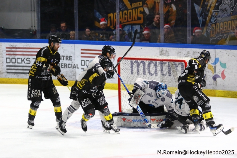 Photo hockey Ligue Magnus - Ligue Magnus  : 26ème journée : Rouen vs Marseille - LM : Les dragons fêtent leur anniversaire.