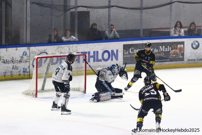 Photo hockey Ligue Magnus - Ligue Magnus  : 26ème journée : Rouen vs Marseille - LM : Les dragons fêtent leur anniversaire.