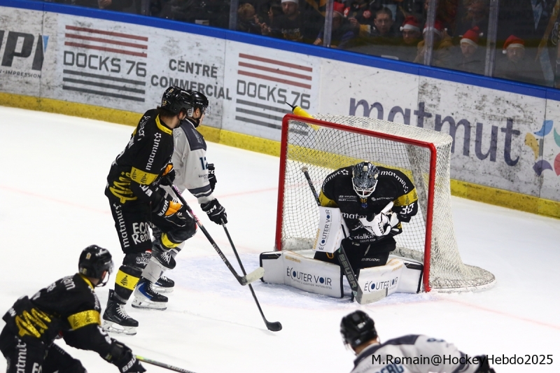 Photo hockey Ligue Magnus - Ligue Magnus  : 26ème journée : Rouen vs Marseille - LM : Les dragons fêtent leur anniversaire.