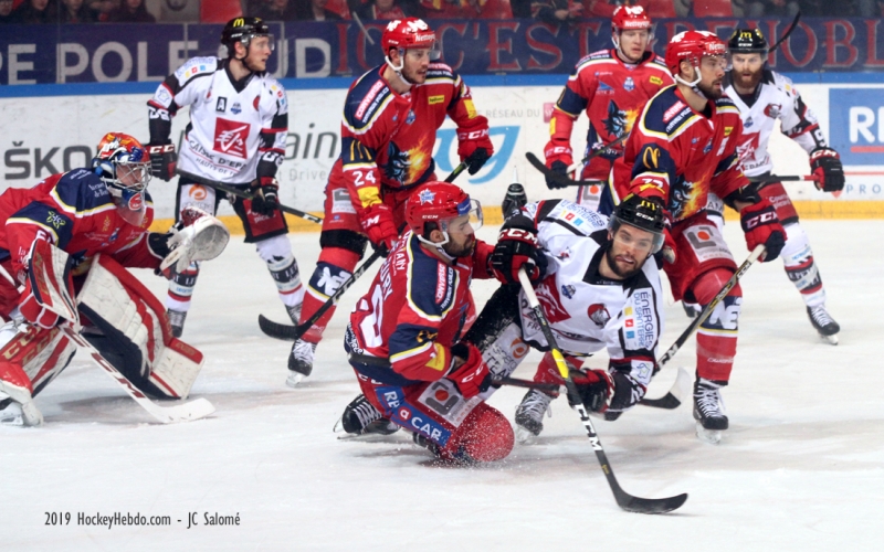 Photo hockey Ligue Magnus - Ligue Magnus - 1/2 finale match 1 : Grenoble vs Amiens - Des Brûleurs De Loups intraitables Photo hockey Ligue Magnus - Ligue Magnus - 1/2 finale match 1 : Grenoble vs Amiens - Des Brûleurs De Loups intraitables