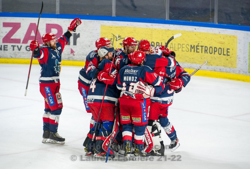 Photo hockey Ligue Magnus - Ligue Magnus - 1/2 finale match 5 : Grenoble vs Cergy-Pontoise - Blanchissage pour conclure la série! Photo hockey Ligue Magnus - Ligue Magnus - 1/2 finale match 5 : Grenoble vs Cergy-Pontoise - Blanchissage pour conclure la série!